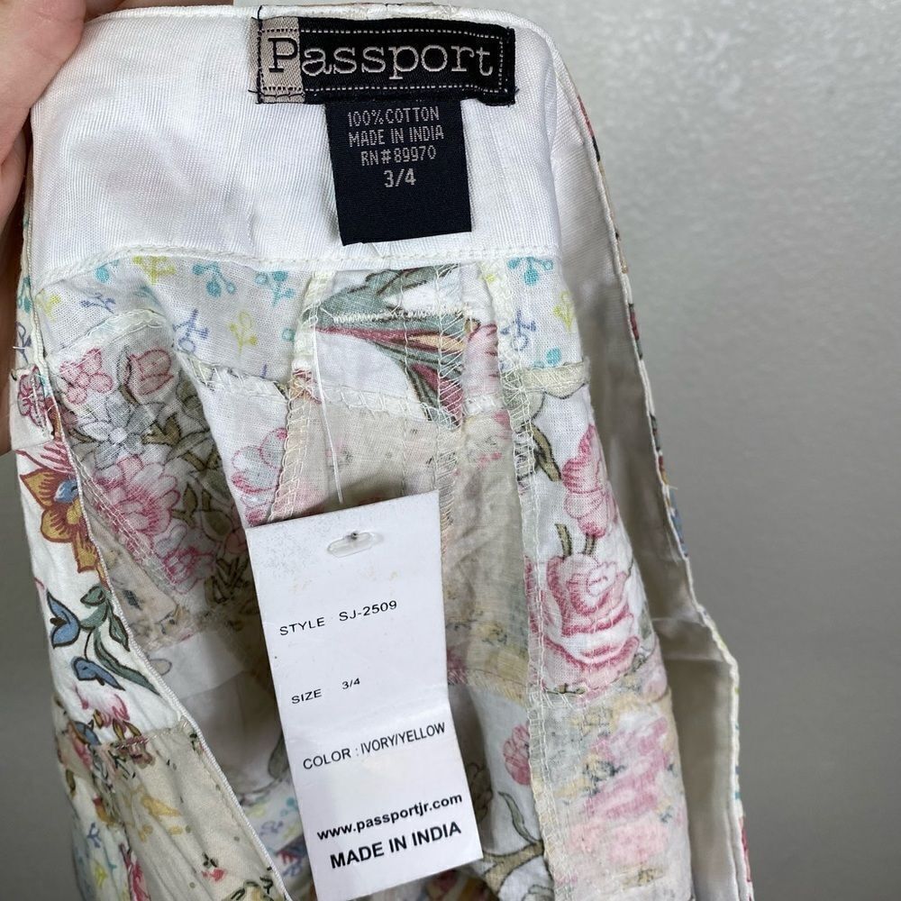 Vintage y2k White Floral Patchwork Low Rise Shorts - Picture 3 of 4